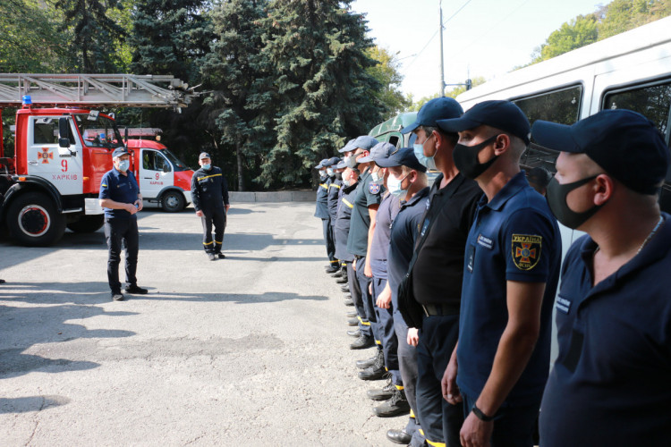 Харківські рятувальники повернулися з Донеччини 