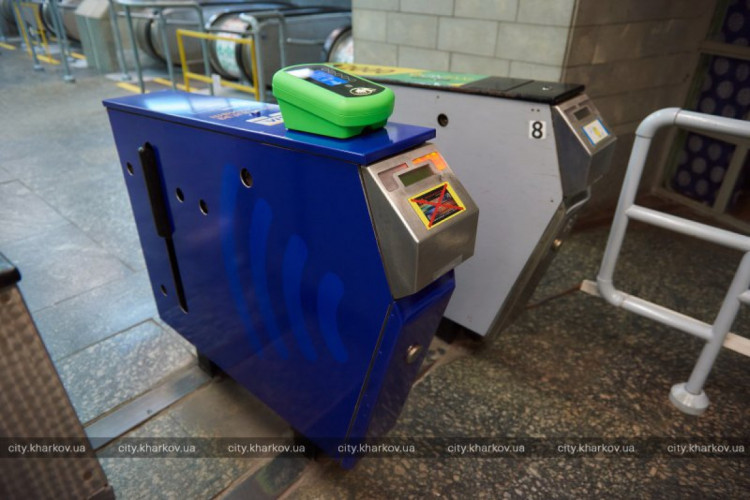 У Харкові вводять оплату проїзду в метро банківськими картами