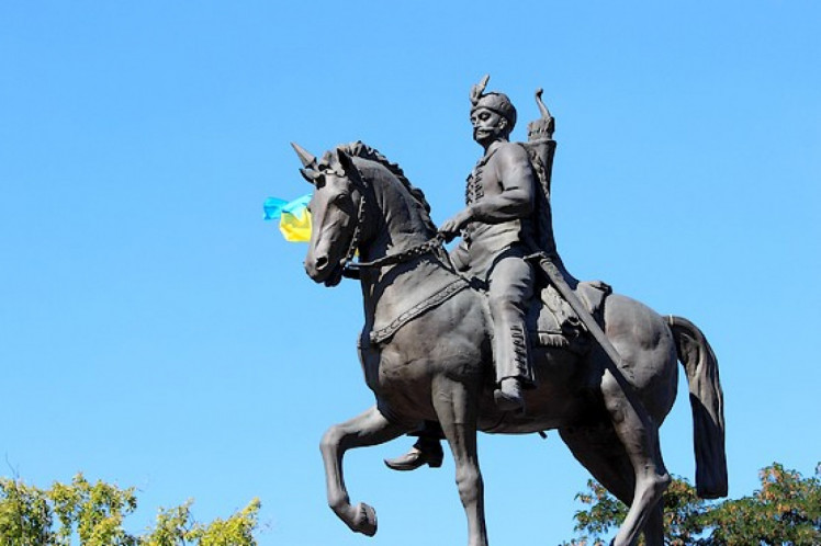 Пам'ятник козаку Харьку на проспекті Науки в Харкові