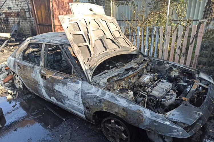 Внаслідок пожежі на Харківщині згоріли автомобілі 
