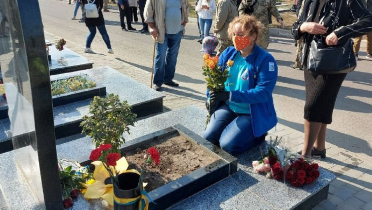 На Алеї Слави у Харкові відкрили пам'ятники 16 загиблим на Донбасі