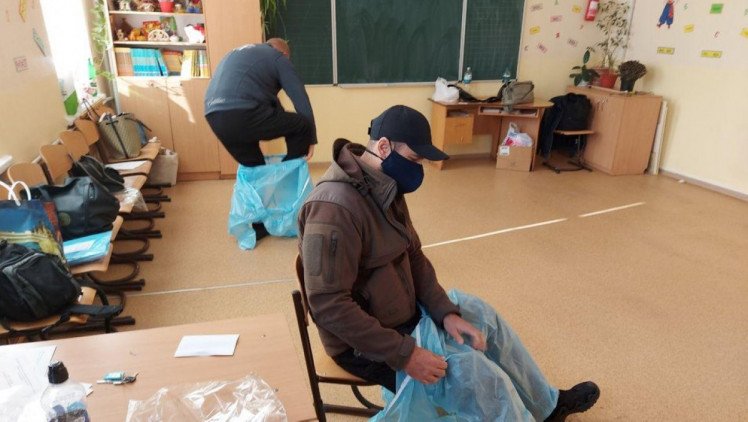 На Харківщині троє виборців голосують на самоізоляції