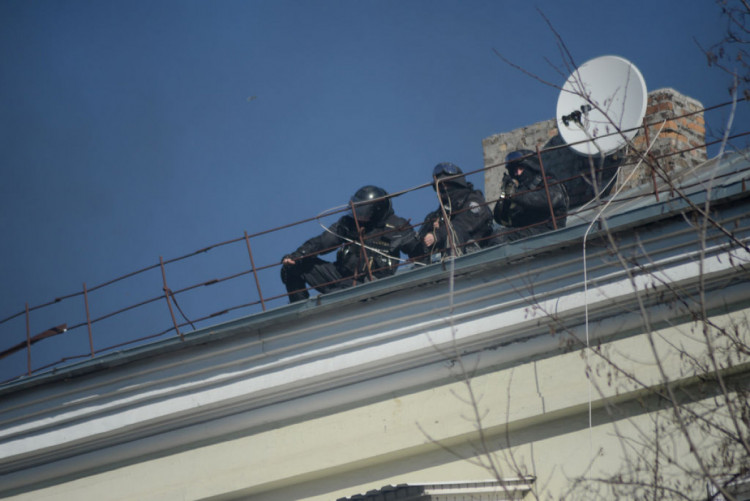 Снайпери МВс на дахах у Києві