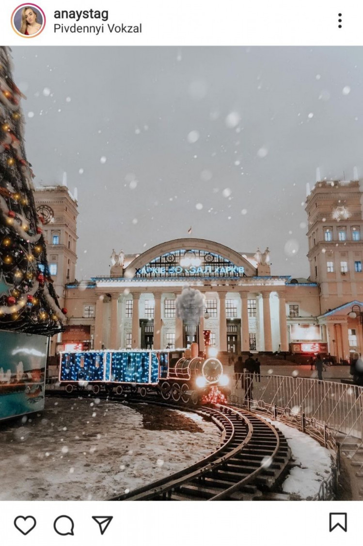 У Харкові на привокзальній площі відкрили новорічне містечко