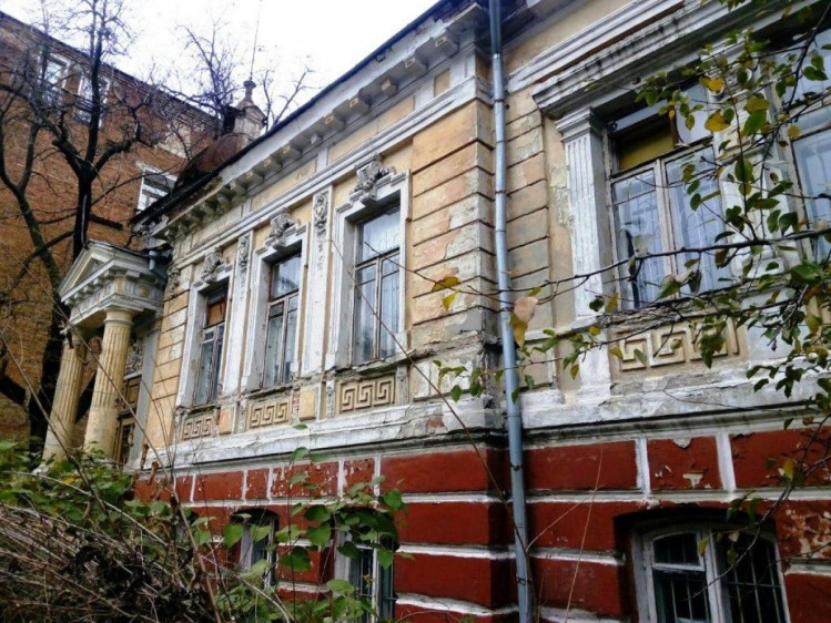 В Харькове в доме Сурукчы некоторое время жил Федор Шаляпин