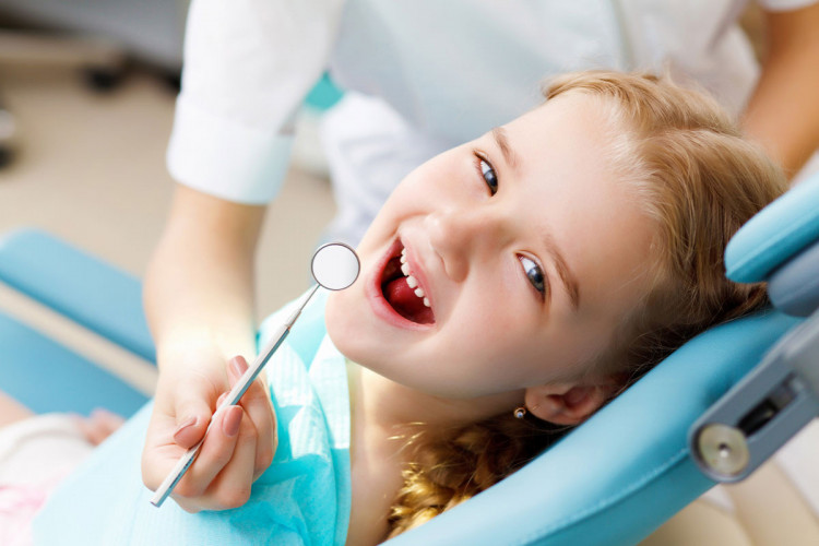 Дитина у стоматолога