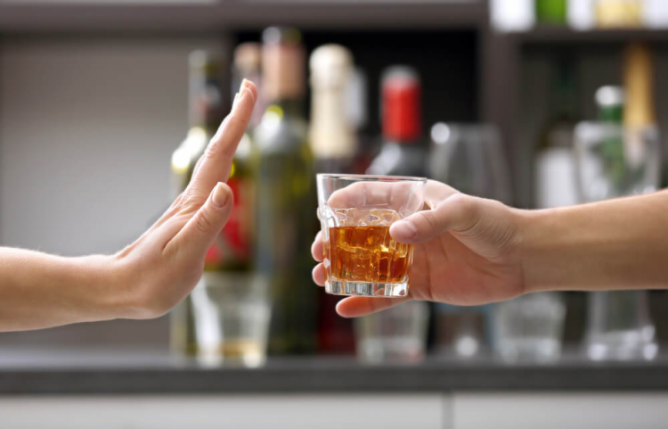 Алкогольна залежність найчастіше виникає у компанійських громадян