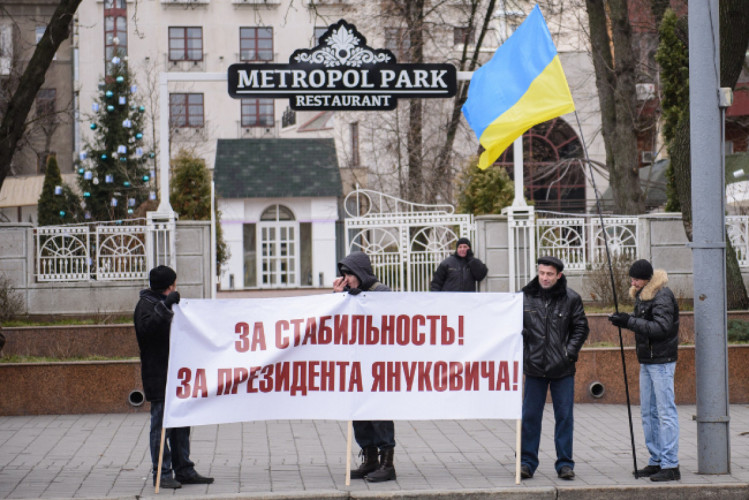 В Харькове на Антимайдан митинговали проплаченные титушки