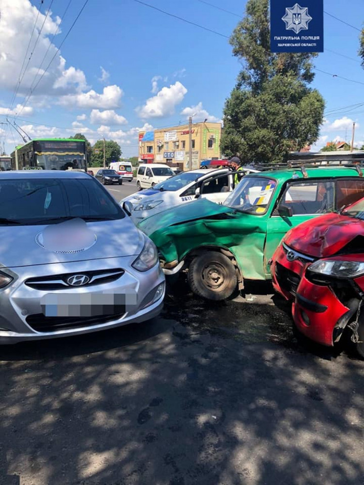 Зіткнення трьох автомобілів у Харкові 