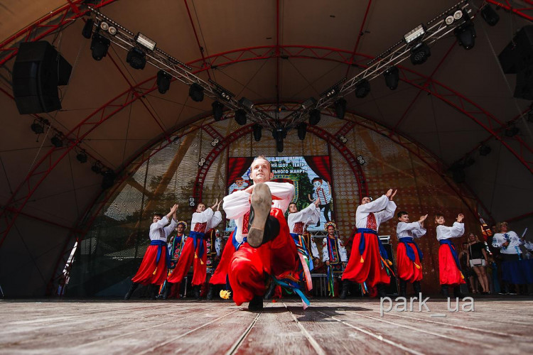 У парку ім. Горького підготували концерт до Дня Незалежності 