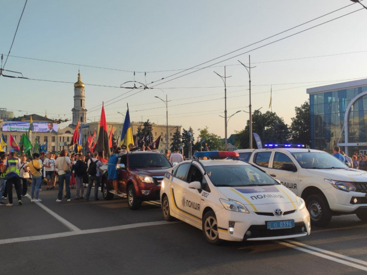 Колона учасників Маршу захисників України