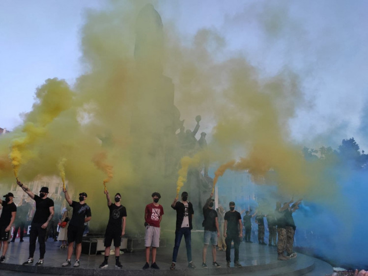 Біля пам"ятника Шевченку в Харкові провели мітинг 24 серпня