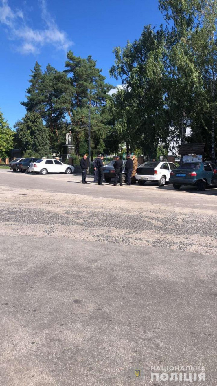 На Харьковщине полиция дежурит возле очага вспышки АЧС