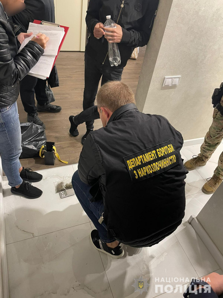 В Харькове мошенник торговал наркотиками