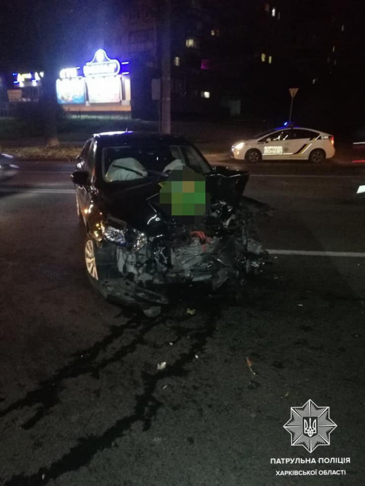 Внаслідок ДТП у Харкові постраждав водій авто 