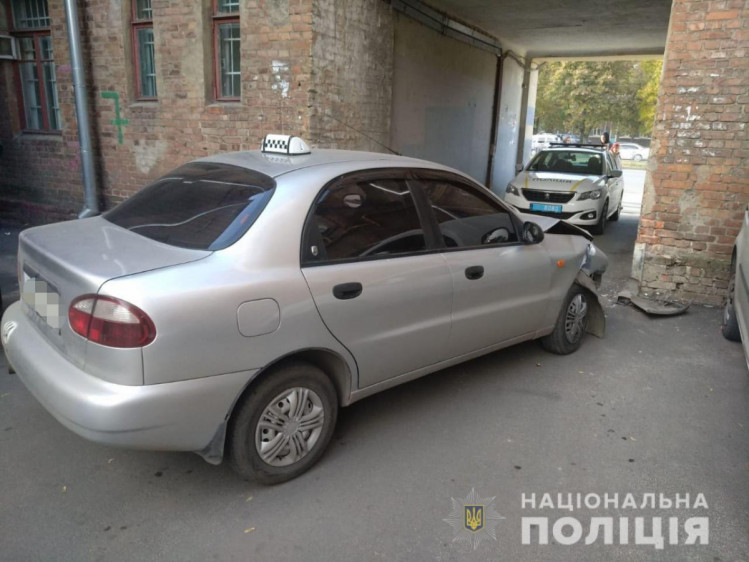 Водитель такси умер за рулем в Харькове