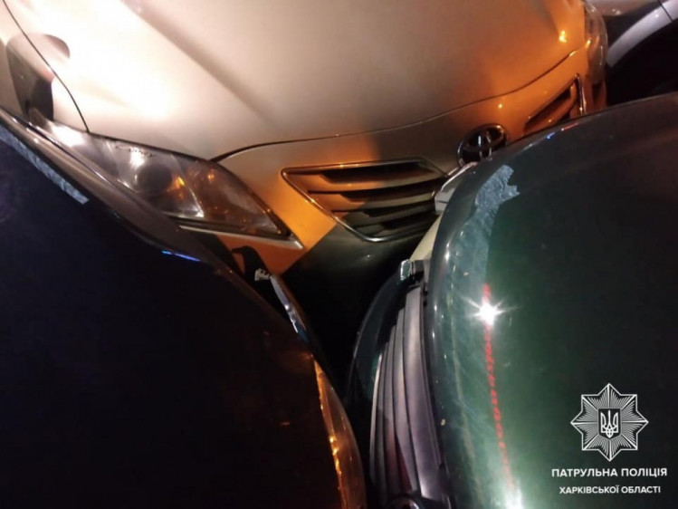 В результате столкновения семи авто в Харькове никто не пострадал