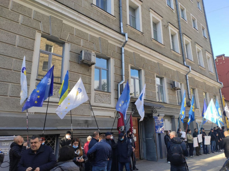 В Харькове пикетируют суд