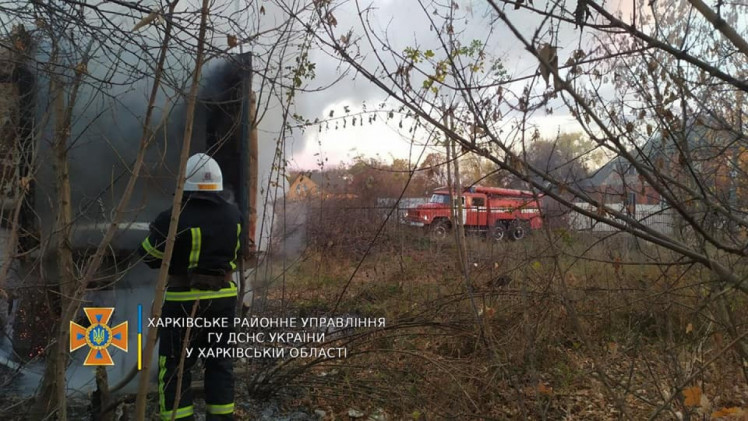 На Харківщині спалахнув будівельний вагончик 