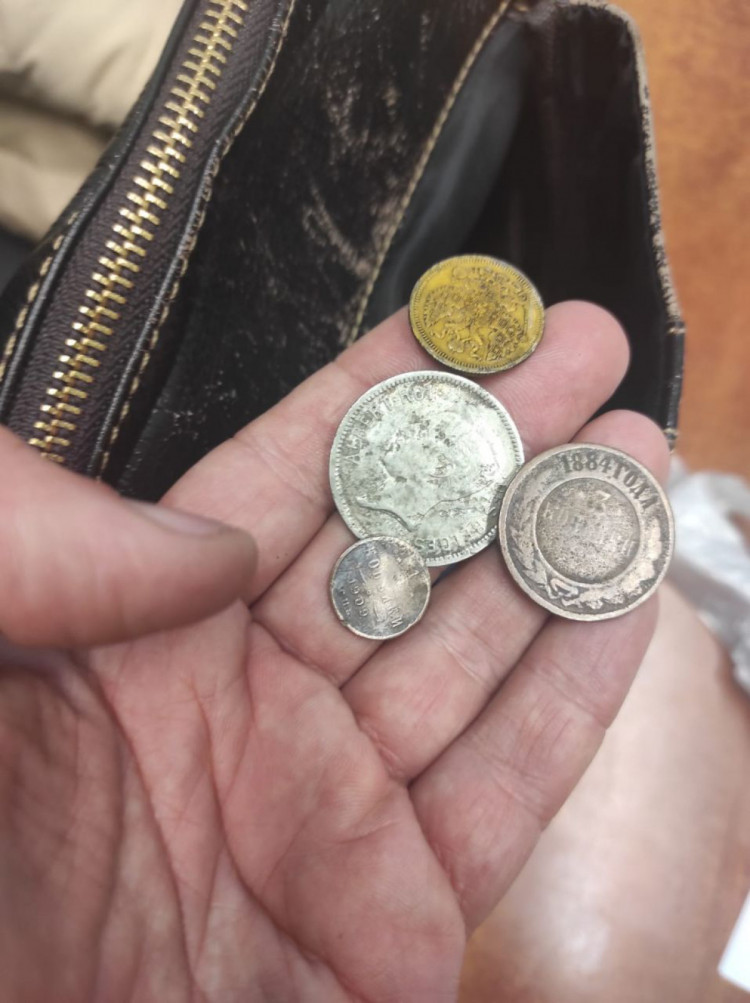 Харьковские таможенники изъяли у украинца старинные монеты