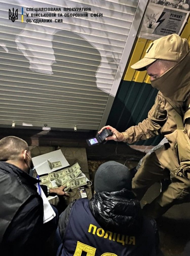 У Харківській області прикоордонника затримали на хабарі 