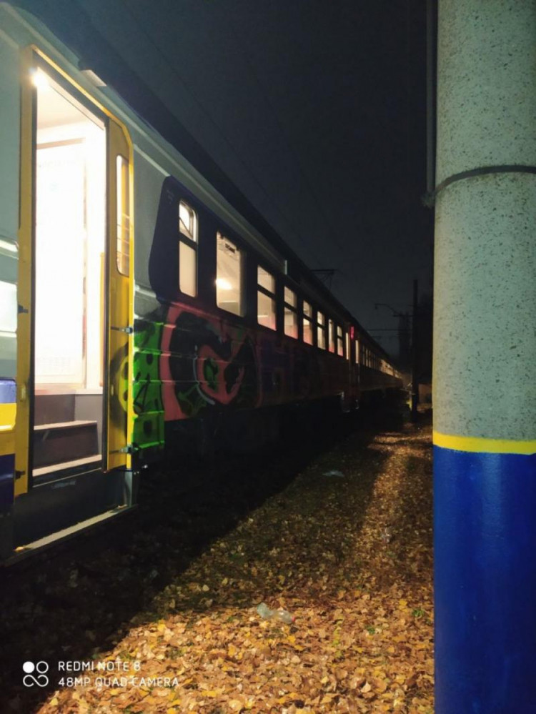 Вандали пошкодили модернізований поїзд у Харкові