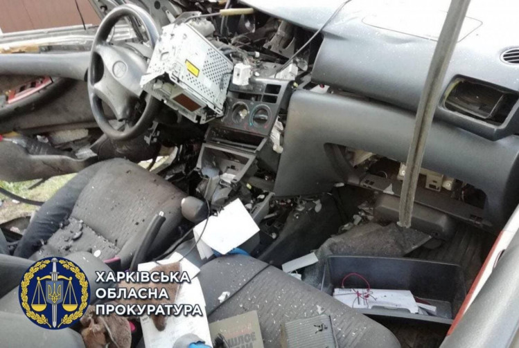 Мужчина в Харькове бросил гранату в машину такси