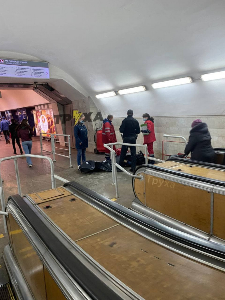 У метро Харкова раптово помер пасажир