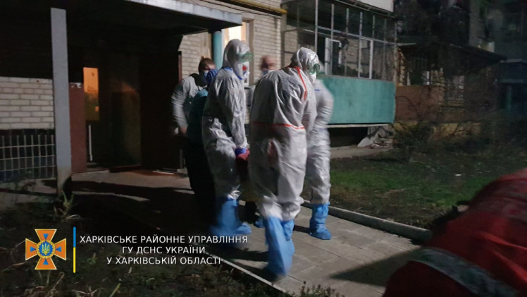 В Харьковской области спасатели транспортировали больную коронавирусом