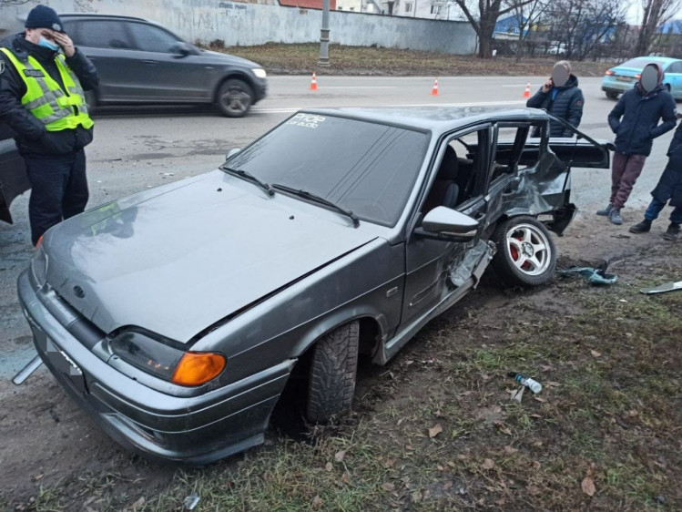 У ДТП в Харкові 12 грудня постраждав водій ВАЗу