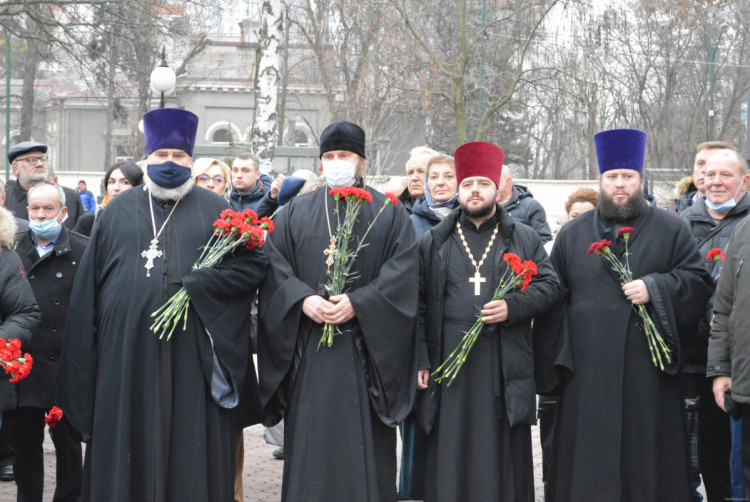 Представники духовенства вшанували жертв катастрофи на ЧАЕС у Харкові 