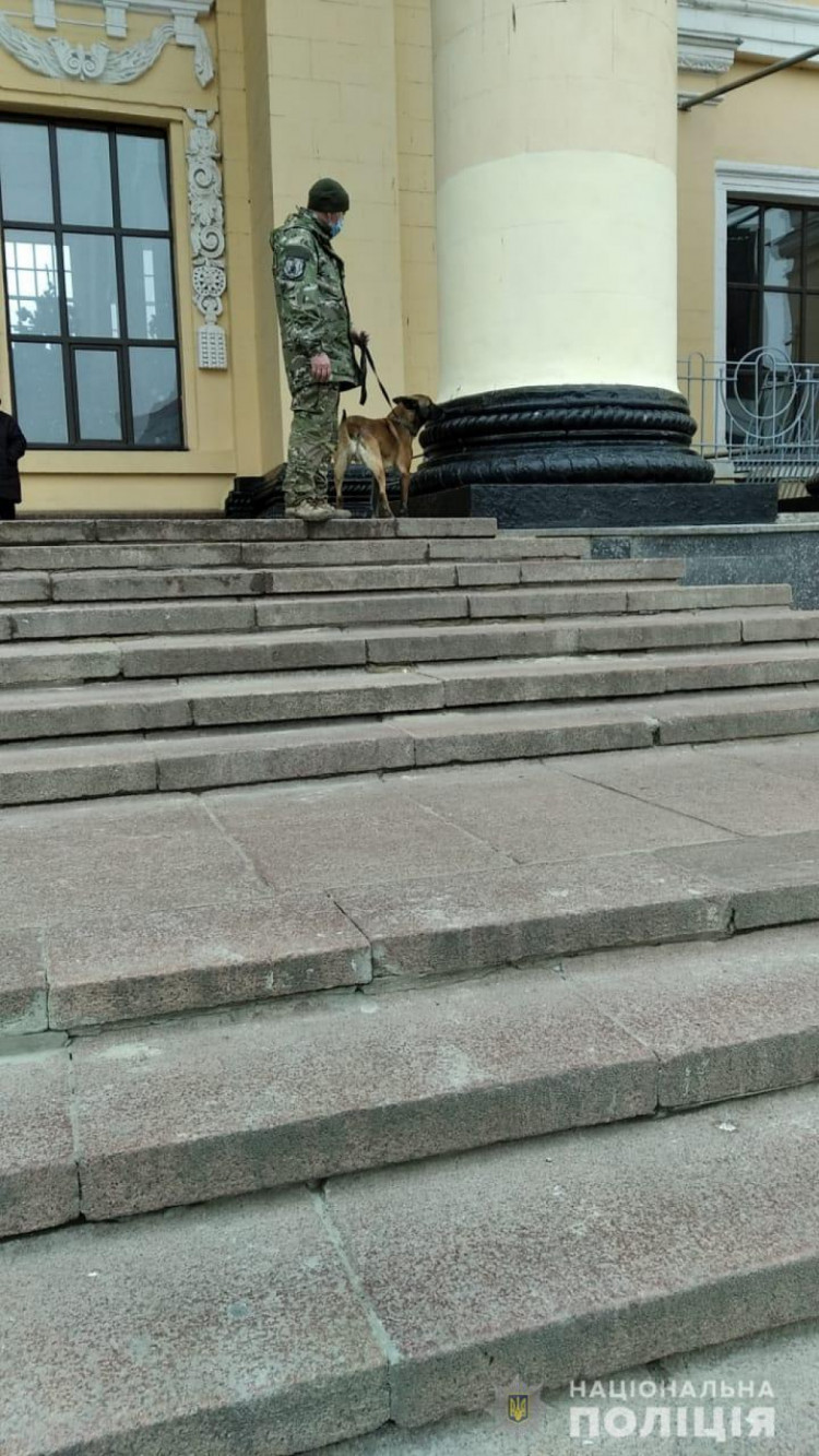 В Харькове проверили сообщение о минировании вокзала