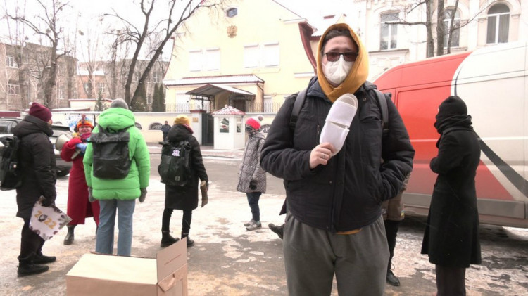Харьковские ЛГБТ-активисты устроили акцию возле Генконсульства России