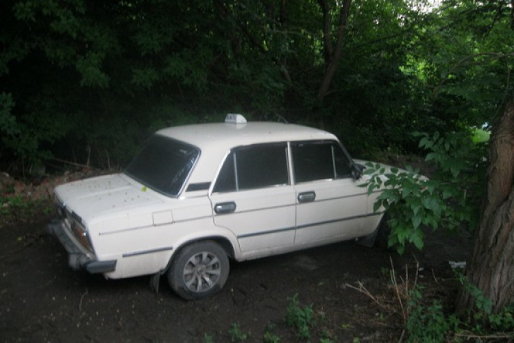 Автомобиль таксиста был найден на месте убийства под Харьковом.