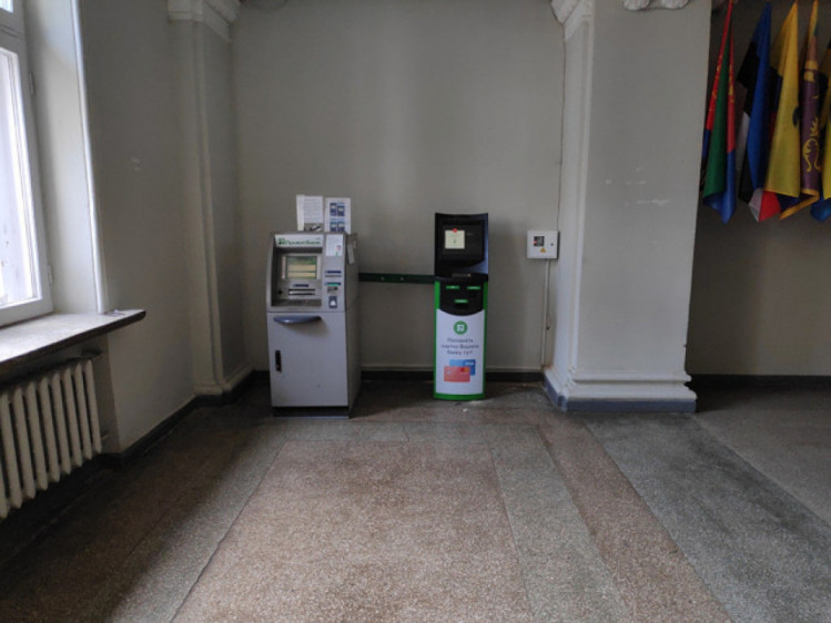 Ділянка в ХНУРЕ призначена для банкоматів