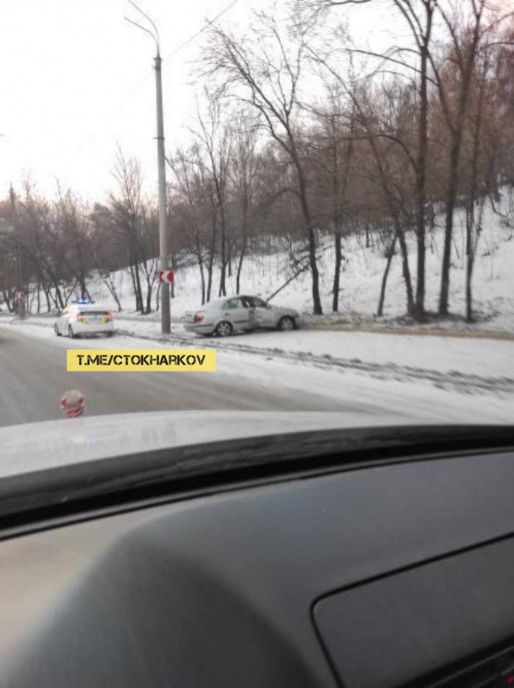 В Харькове пьяный водитель устроил ДТП утром 13 января
