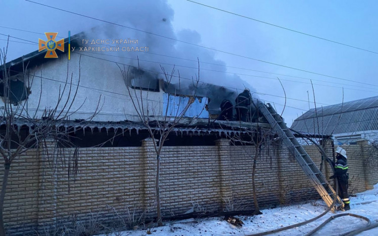 Под Харьковом тушат масштабный пожар