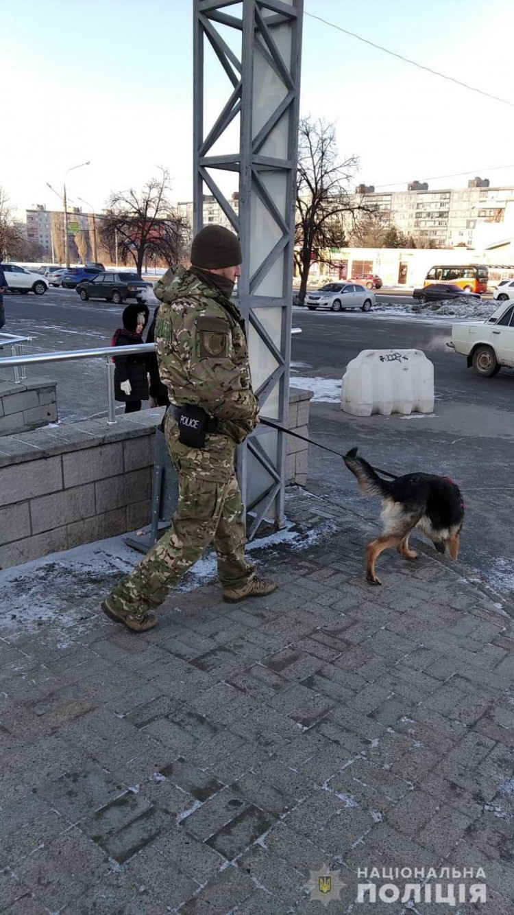 У Харкові поліція шукала вибухівку на 234 об"єктах