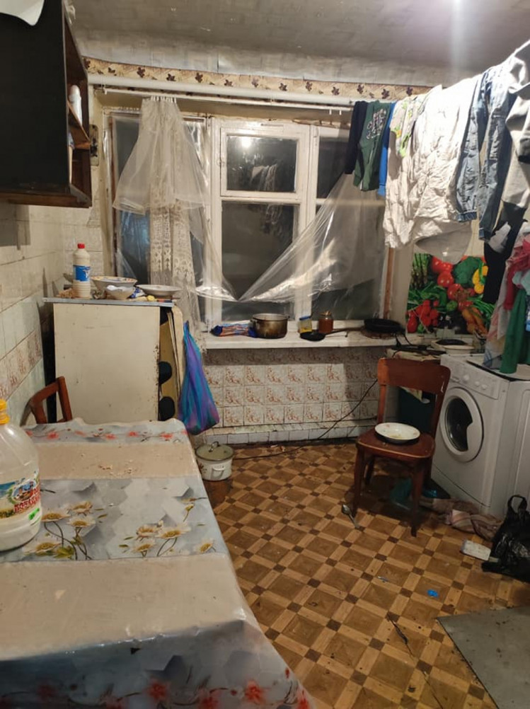 В Харьковской области детей держали в грязной и холодной квартире