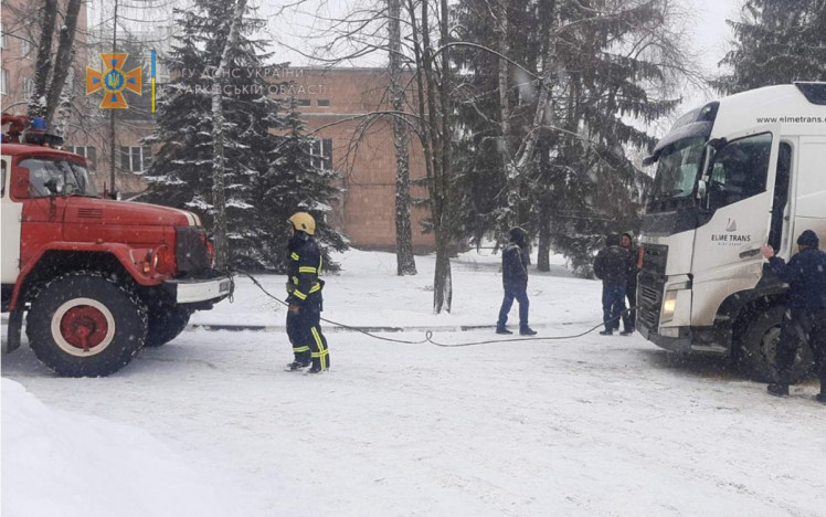 На Харківщині рятувальники допомогли водіям впоратися із заметами