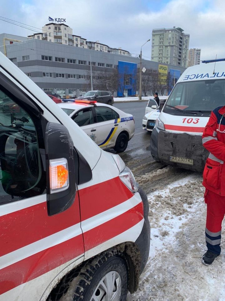 В Харькове молодой человек напал на медиков