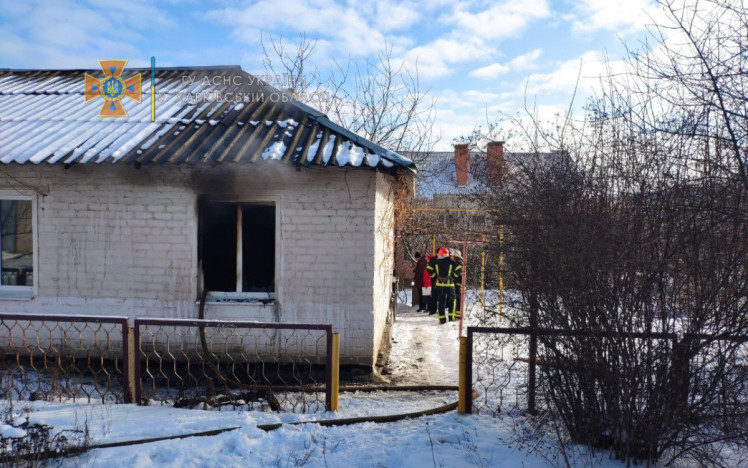 На Харківщині жінка згоріла в будинку