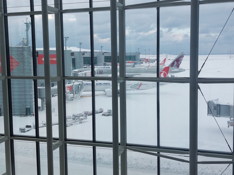 аэропорт Стамбула в снегу