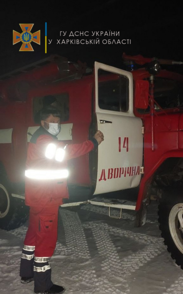 Спасатели транспортировали фельдшера к пациентке в Харьковской области