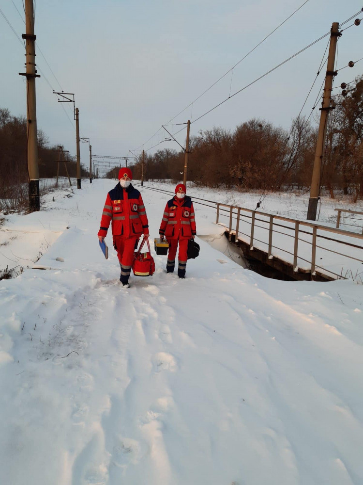 В Харьковской области врачам пришлось пешком идти километр до пациентки