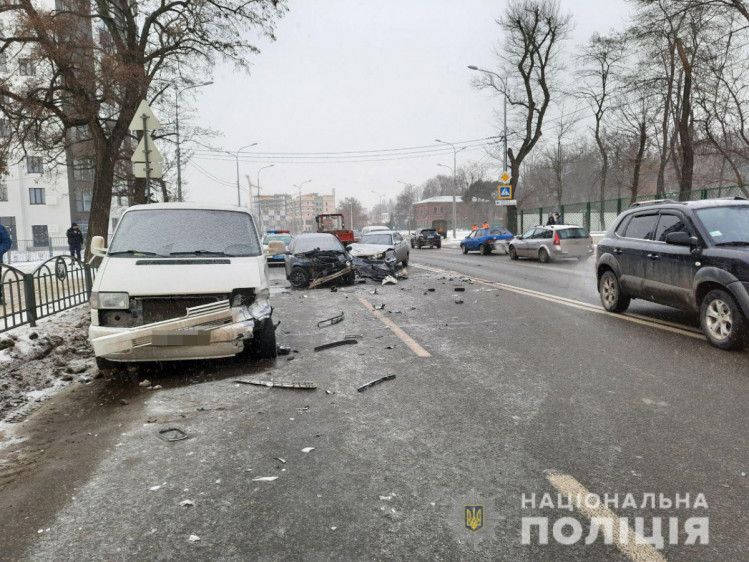 Внаслідок ДТП із поліцейською в Харкові травмувалися три людини