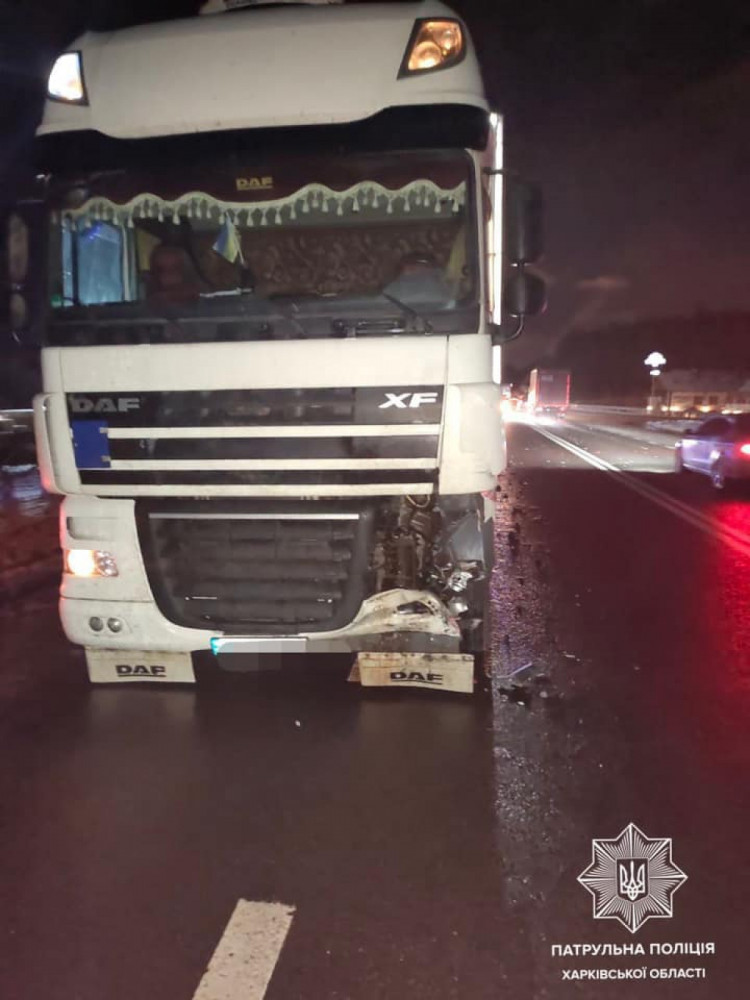 На Окружной дороге в Харькове врезались грузовик и легковушка