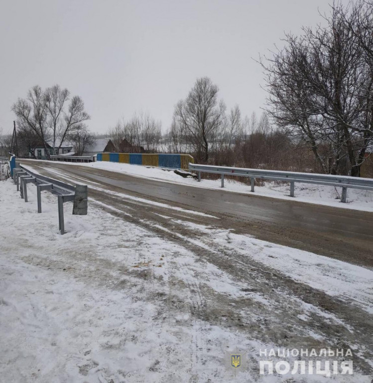 В Харьковской области такси вылетело с моста