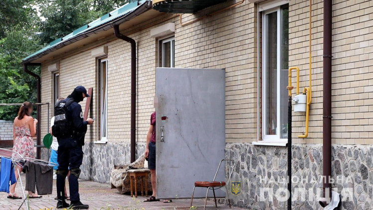 В Харькове наркоманов заставляли работать на стройках