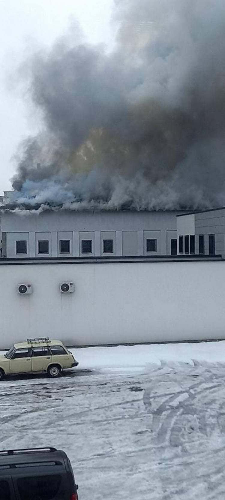 В Харькове горит двухэтажное здание